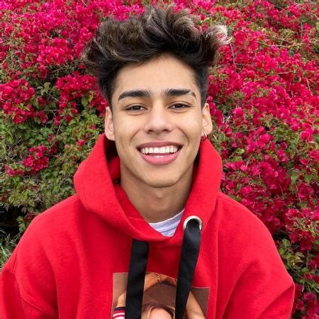 Who is Andrew Davila dating, Bio, Age, Siblings, Net。